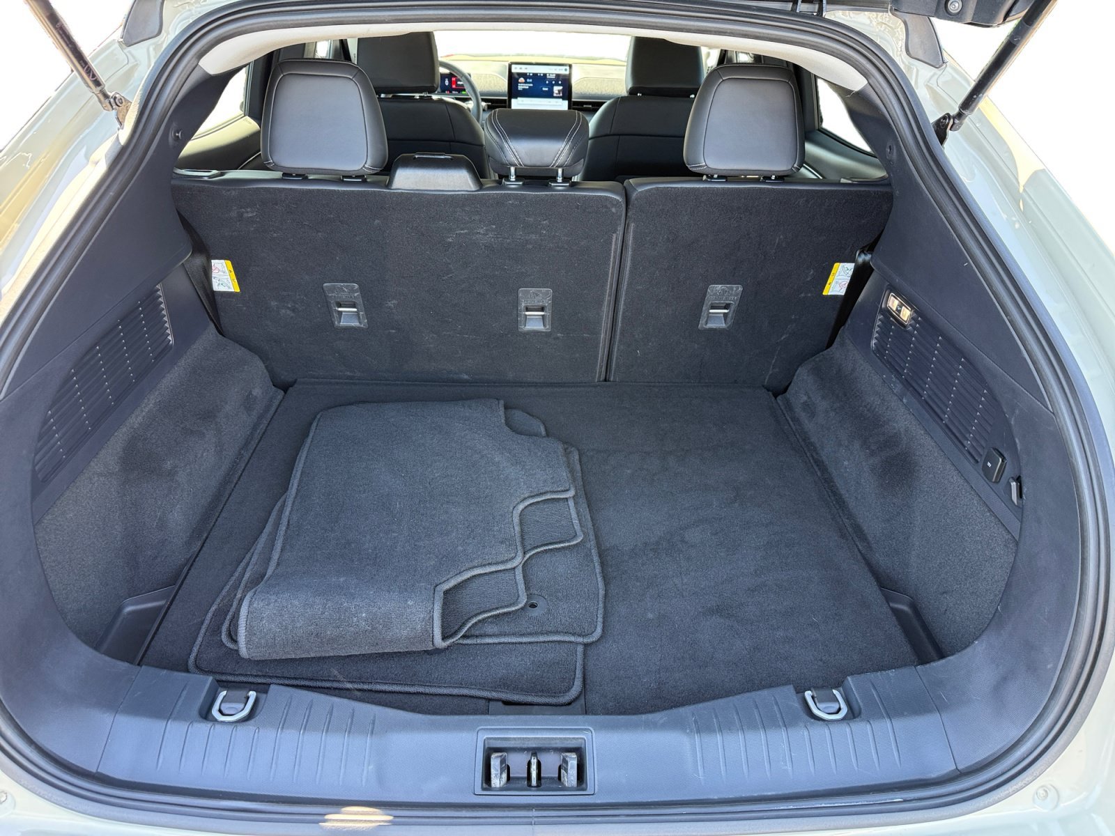 Certified Used 2025 Beige Ford Select image 17