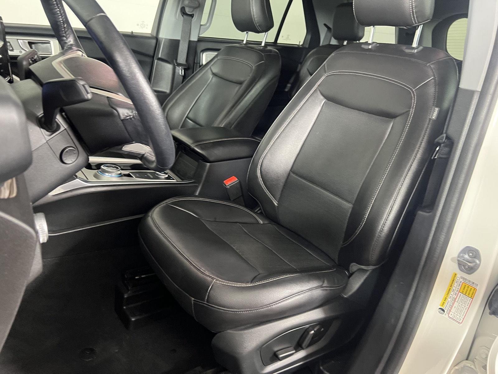 Used 2022 White Metallic Ford Limited image 34