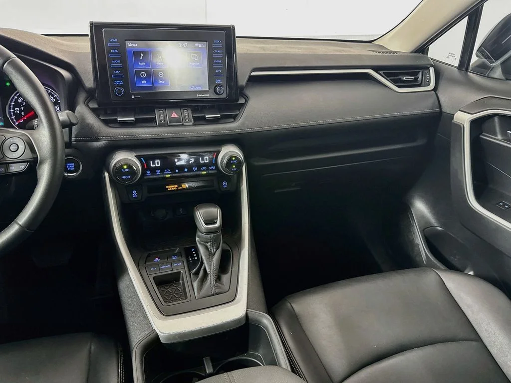Used 2022 Black Toyota XLE Premium image 28