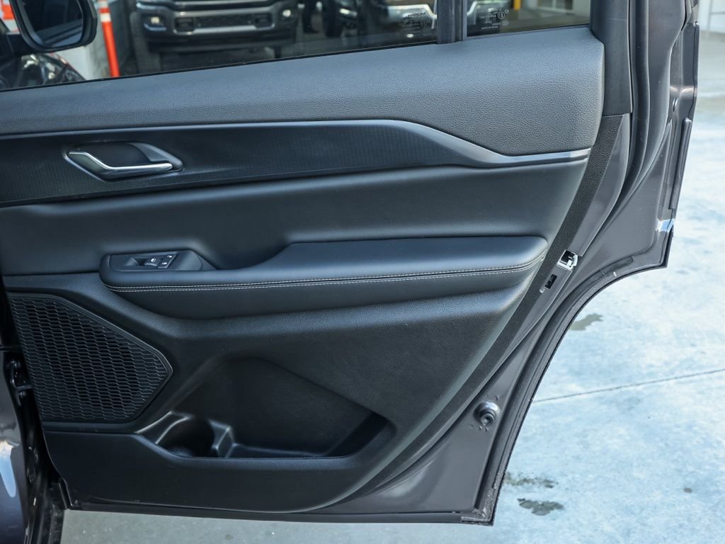 New 2026 Baltic Gray Metallic Clear-Coat Exterior Paint Jeep Laredo image 18