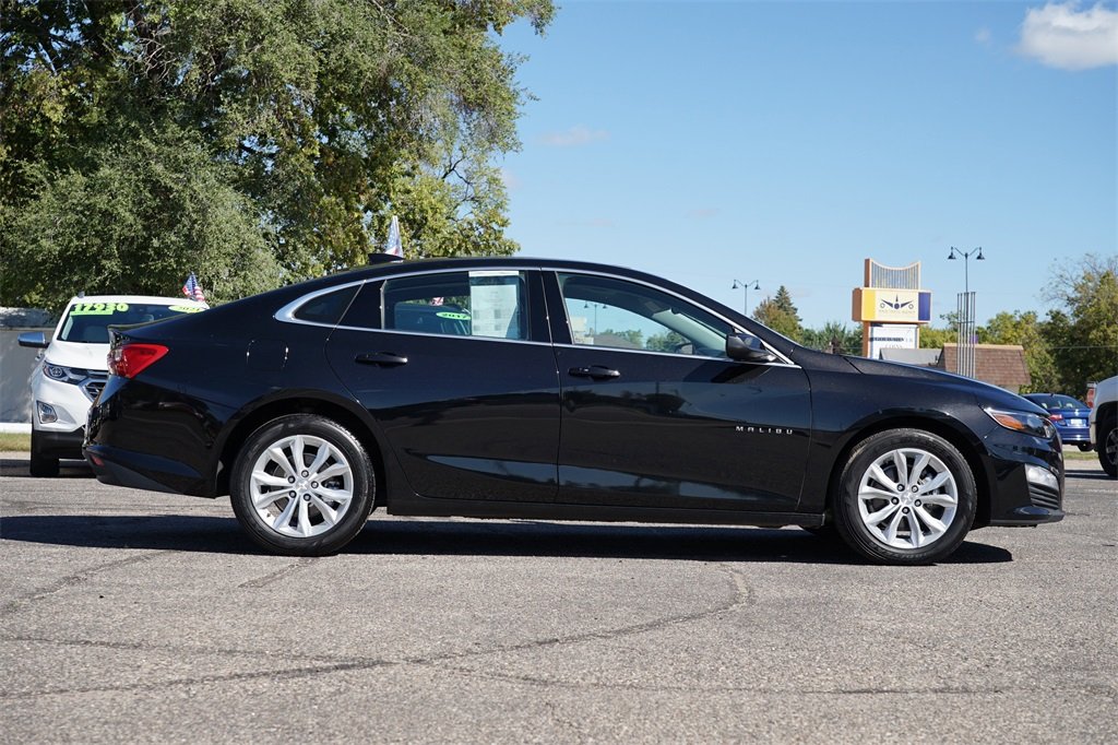 2024 Chevrolet Malibu 1LT photo 2