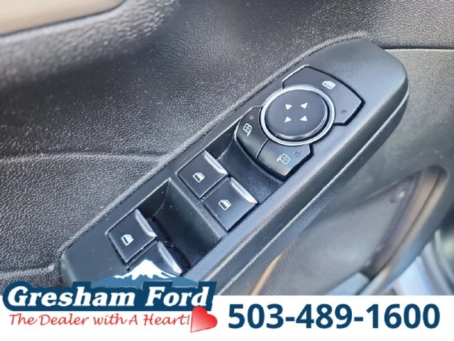 Used 2022 Blue Ford SE image 19