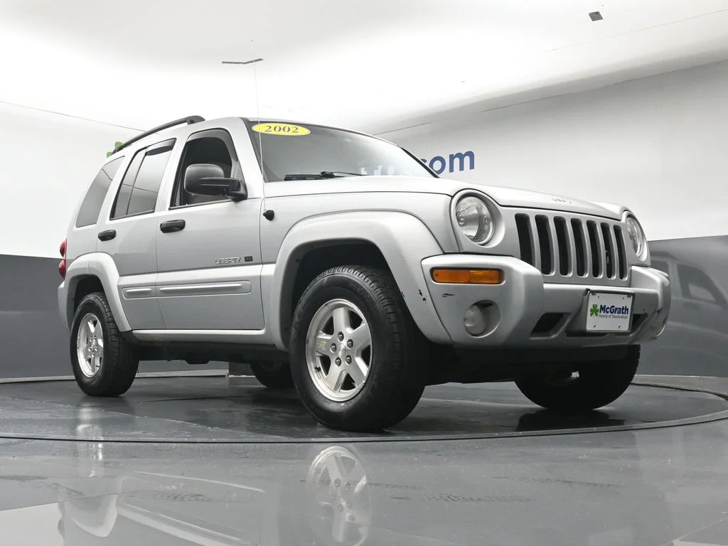Used 2002 Silver Jeep Limited image 27