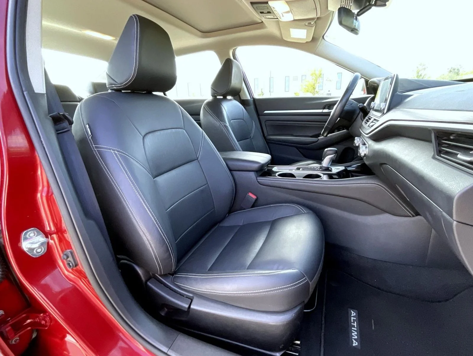 Used 2022 Red Nissan 2.5 SL image 16