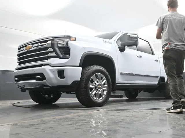 New 2026 Polar White Tricoat Chevrolet High Country image 11