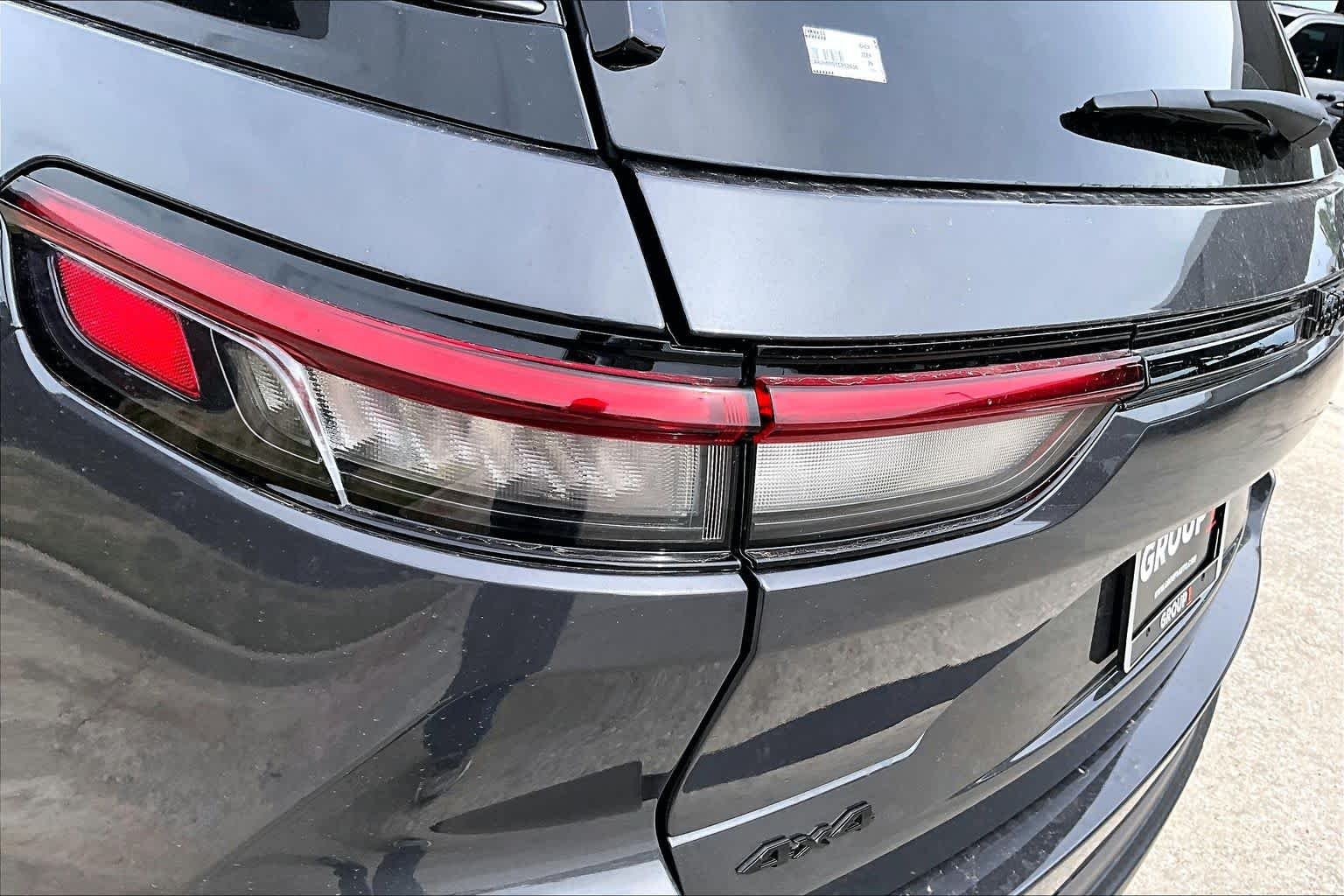 New 2026 Baltic Gray Metallic Clear-Coat Exterior Paint Jeep Laredo Altitude image 15