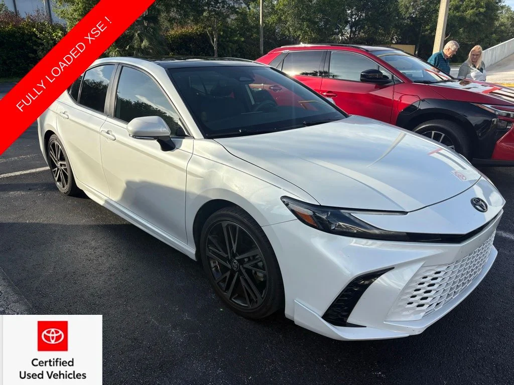 2025 Toyota Camry XSE Hybrid's photo
