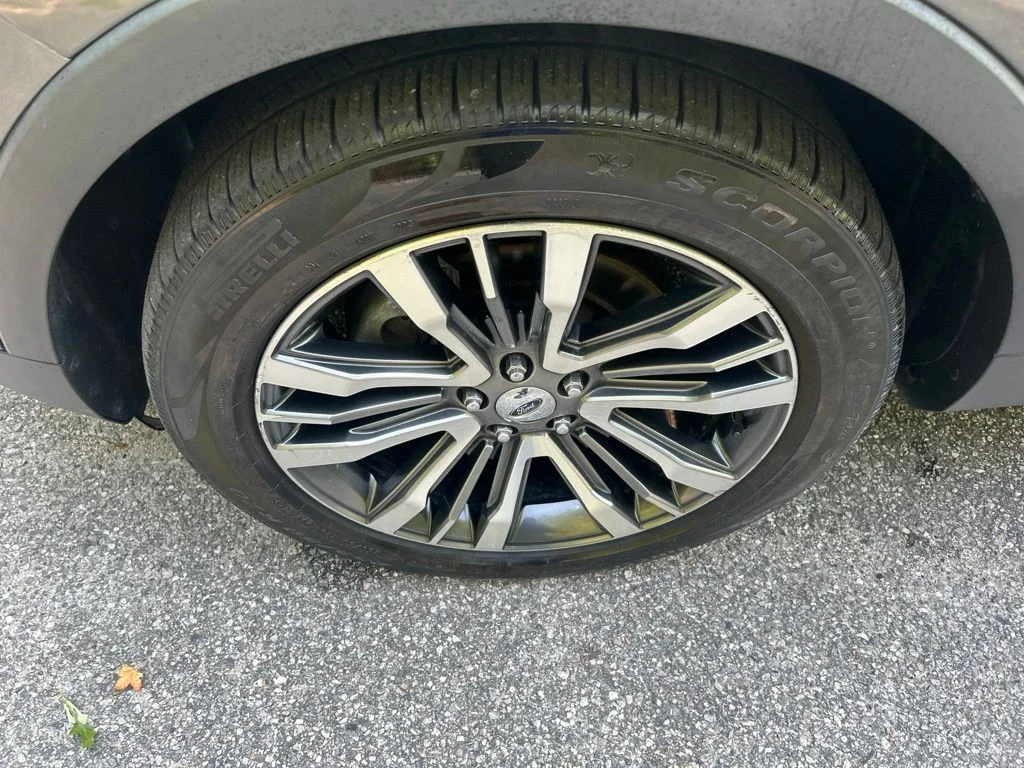 Used 2016 Gray Ford Platinum image 13