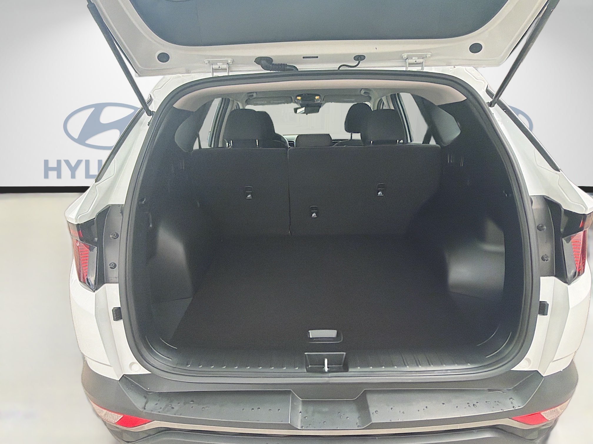 Used 2024 White Pearl Hyundai SE image 23
