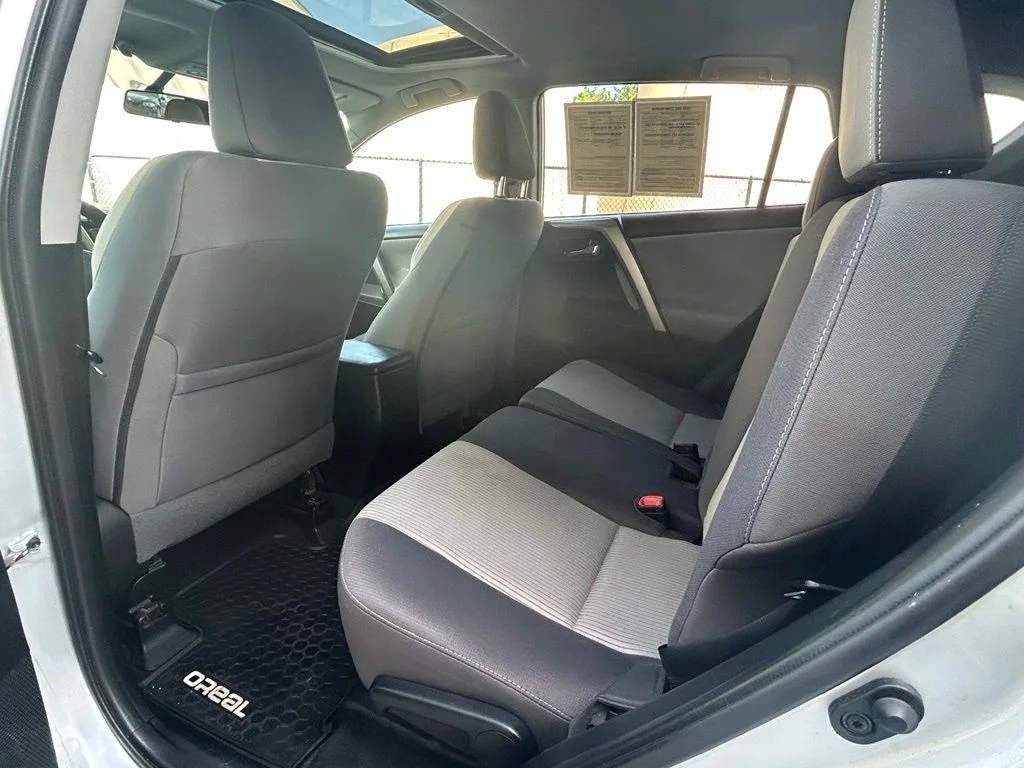 Used 2015 Silver Toyota XLE image 37