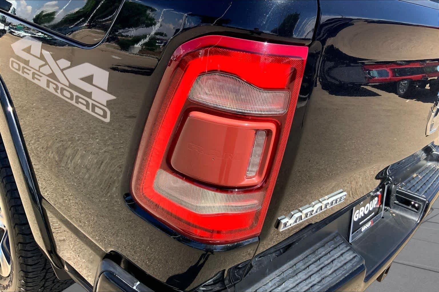 Used 2019 Diamond Black Crystal Pearlcoat Ram Laramie image 32