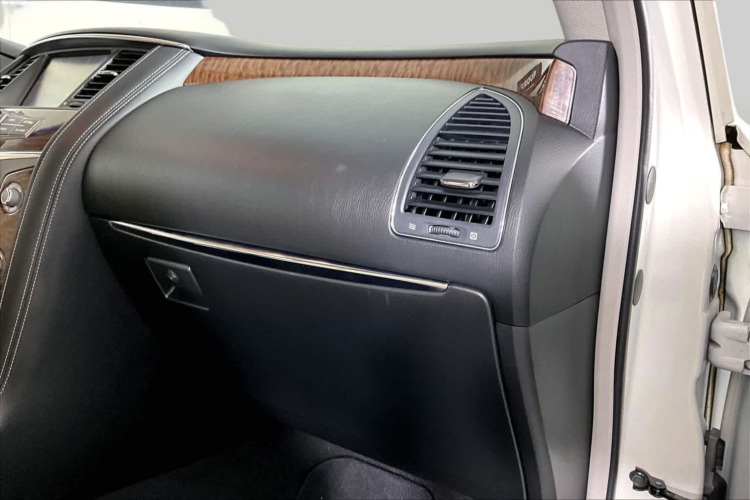Used 2017 Pearl White Nissan Platinum image 18