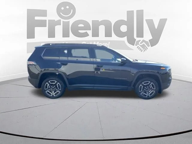 New 2026 Diamond Black Crystal Pearl-Coat Exterior Paint Jeep Laredo image 3