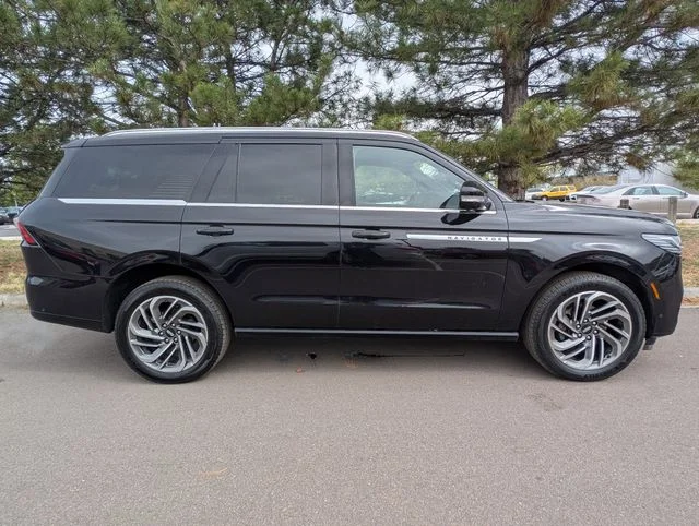 Used 2025 Black Metallic Lincoln Reserve image 2