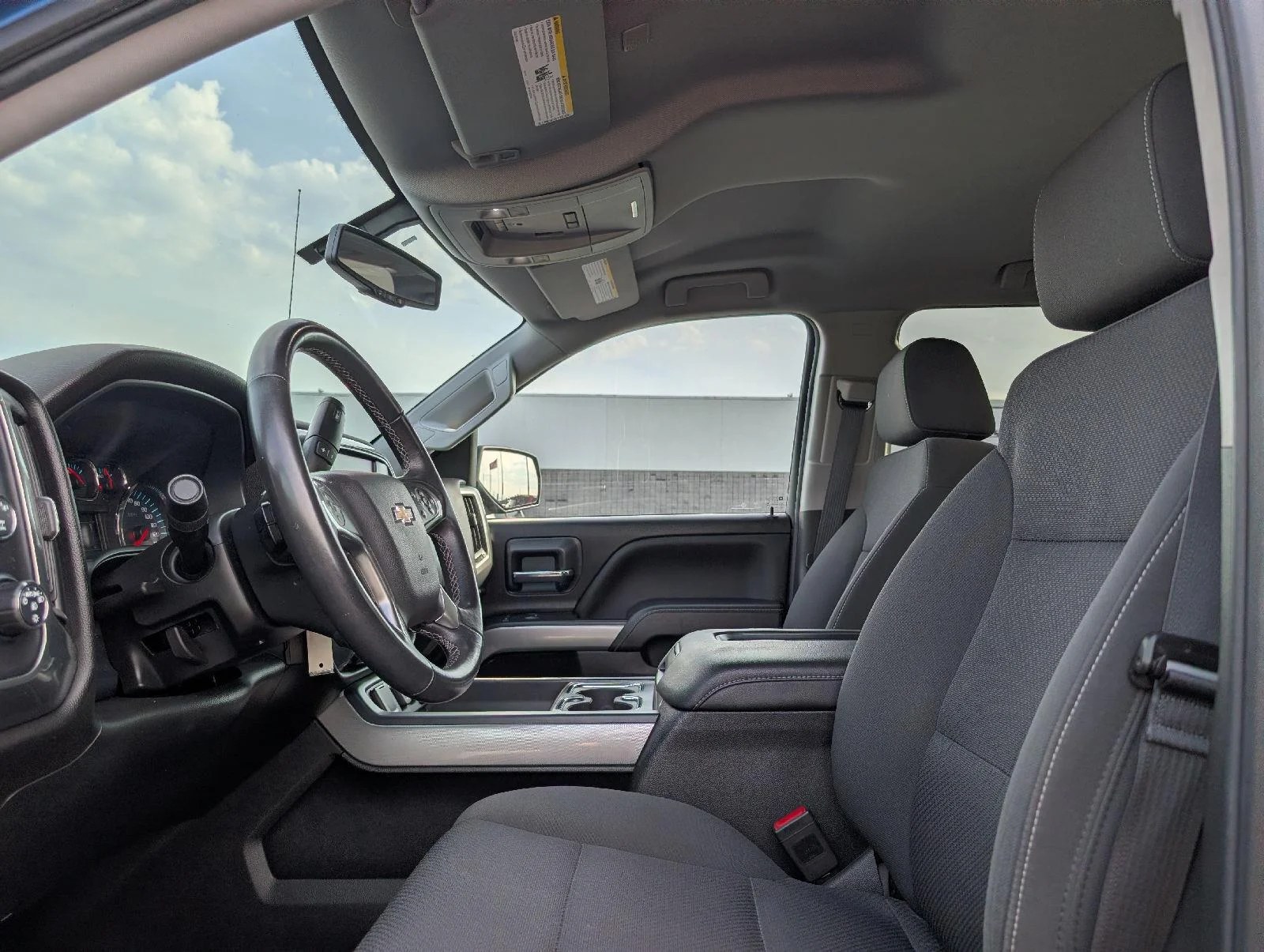 Used 2018 Deep Ocean Blue Metallic Chevrolet LT image 9