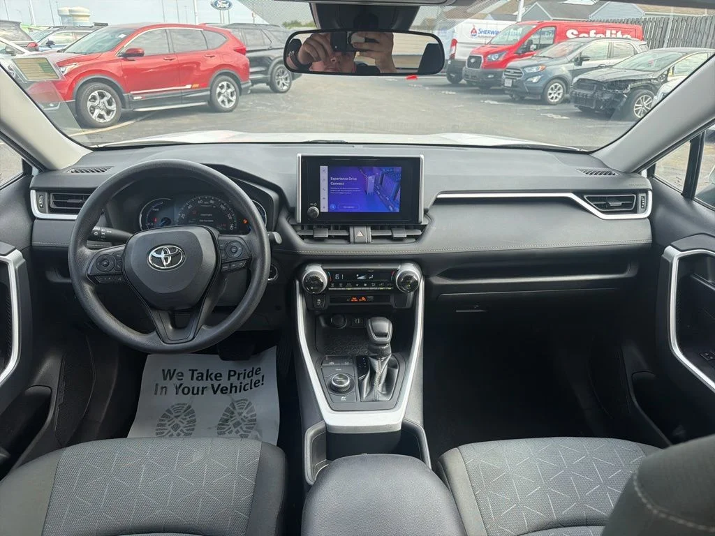Used 2023 White Toyota XLE image 18