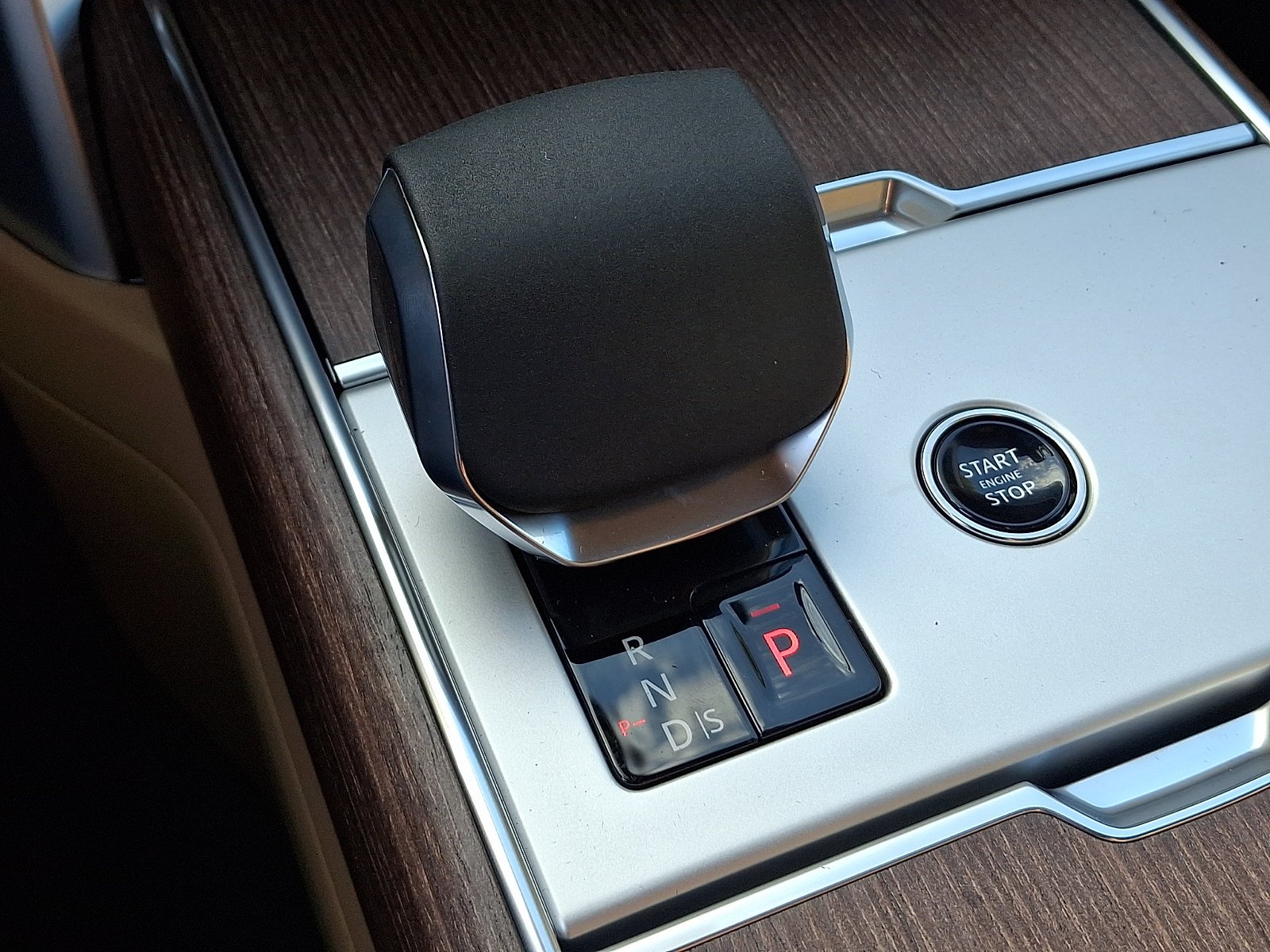 New 2026 Carpathian Grey Land Rover  image 13
