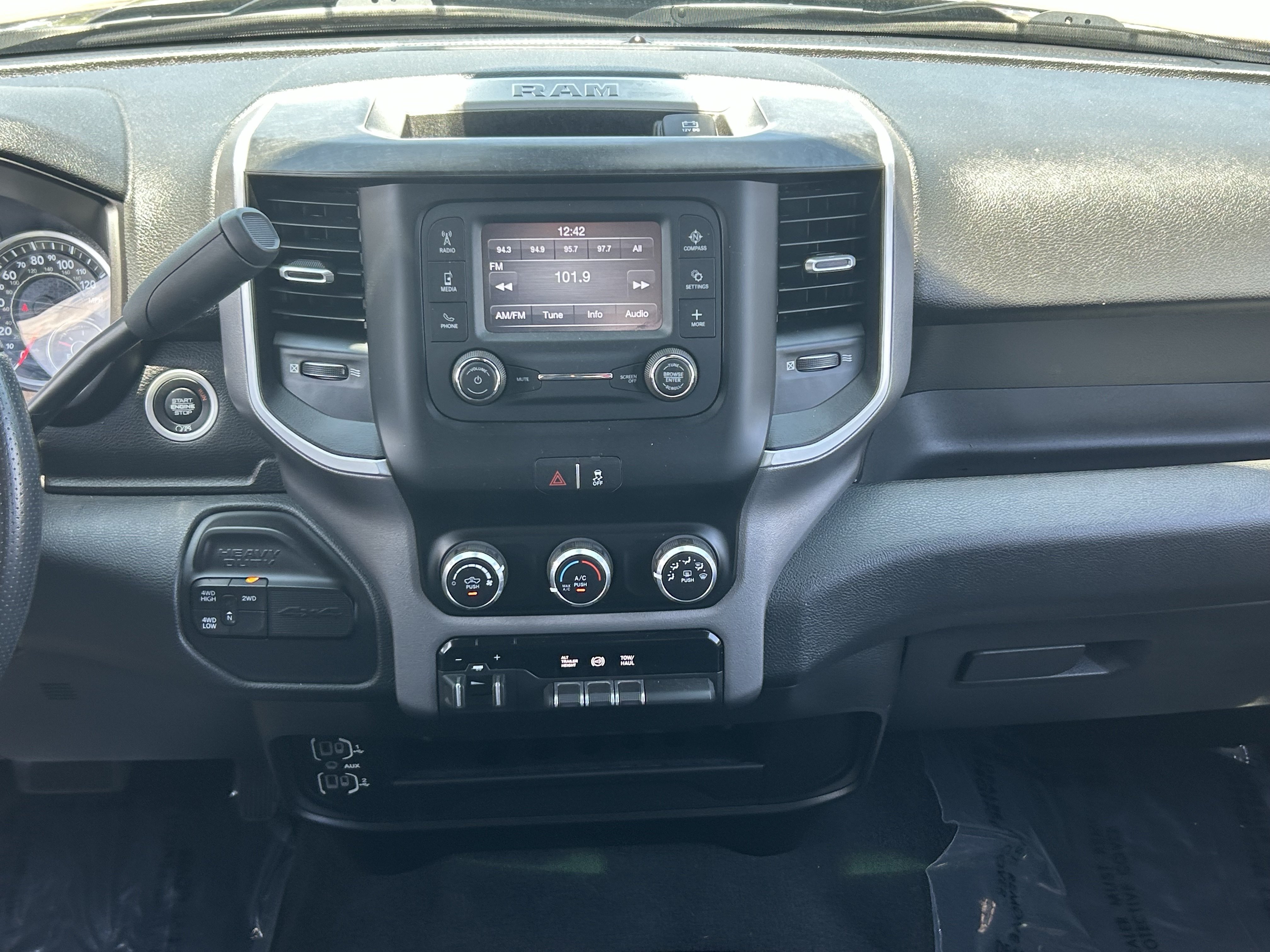 2023 RAM Ram 3500 Pickup Big Horn - Photo 16