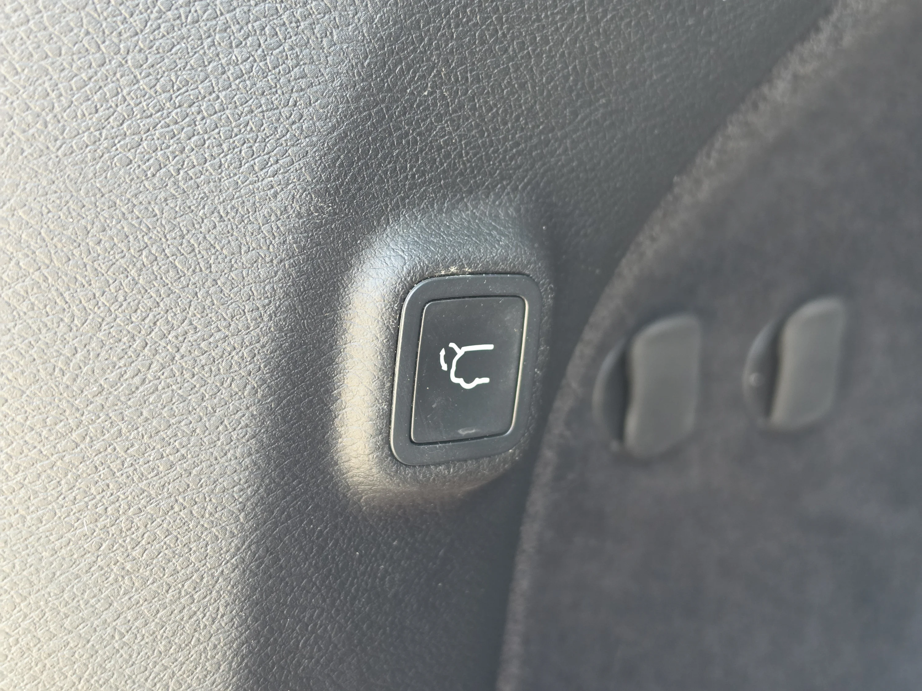 Used 2021 Diamond Black Crystal Pearlcoat Jeep Limited image 14