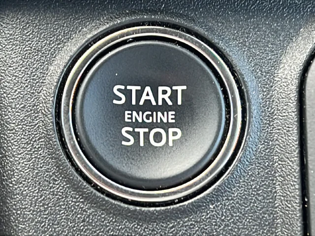 Used 2025 Black Land Rover S image 28