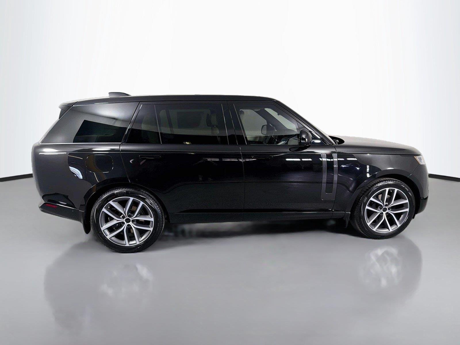 New 2026 Santorini Black Land Rover SE image 4