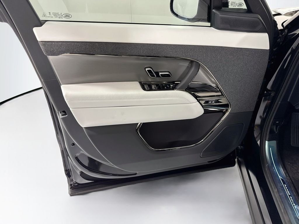 New 2026 Santorini Black Land Rover SE image 25