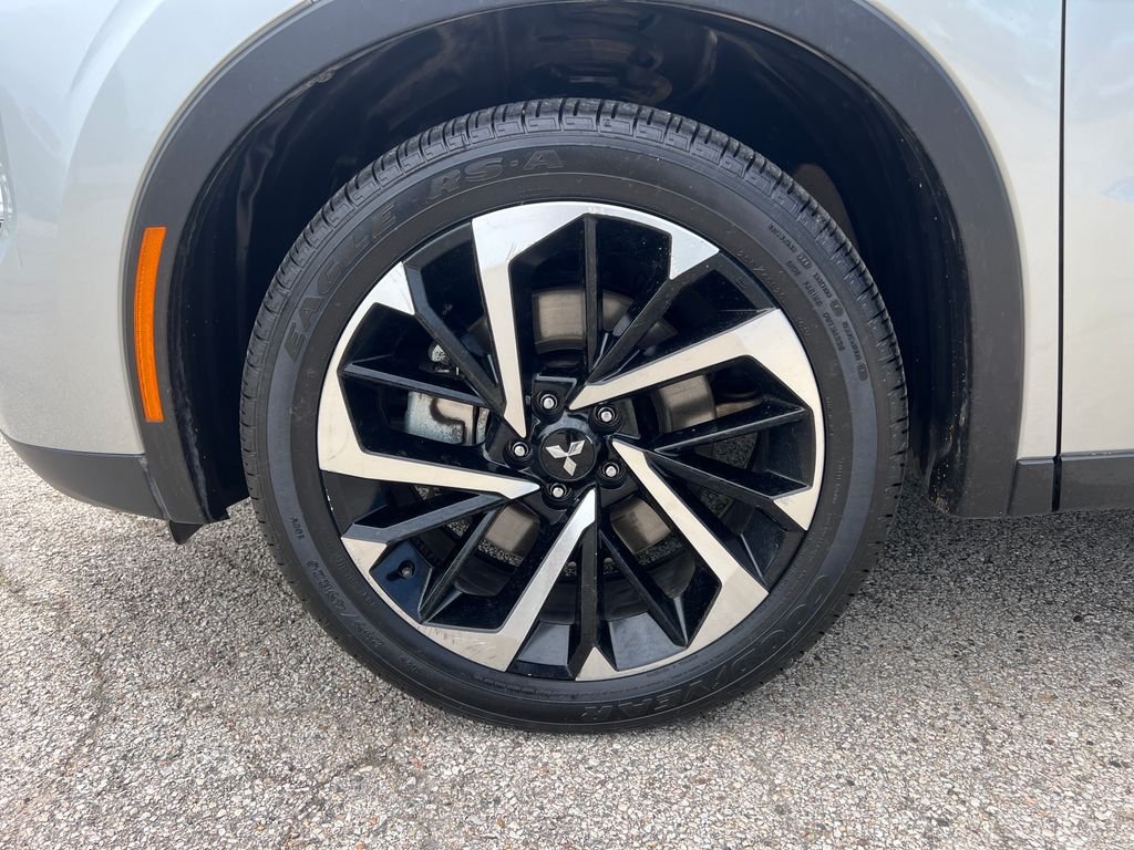 Used 2024  Mitsubishi SE image 29