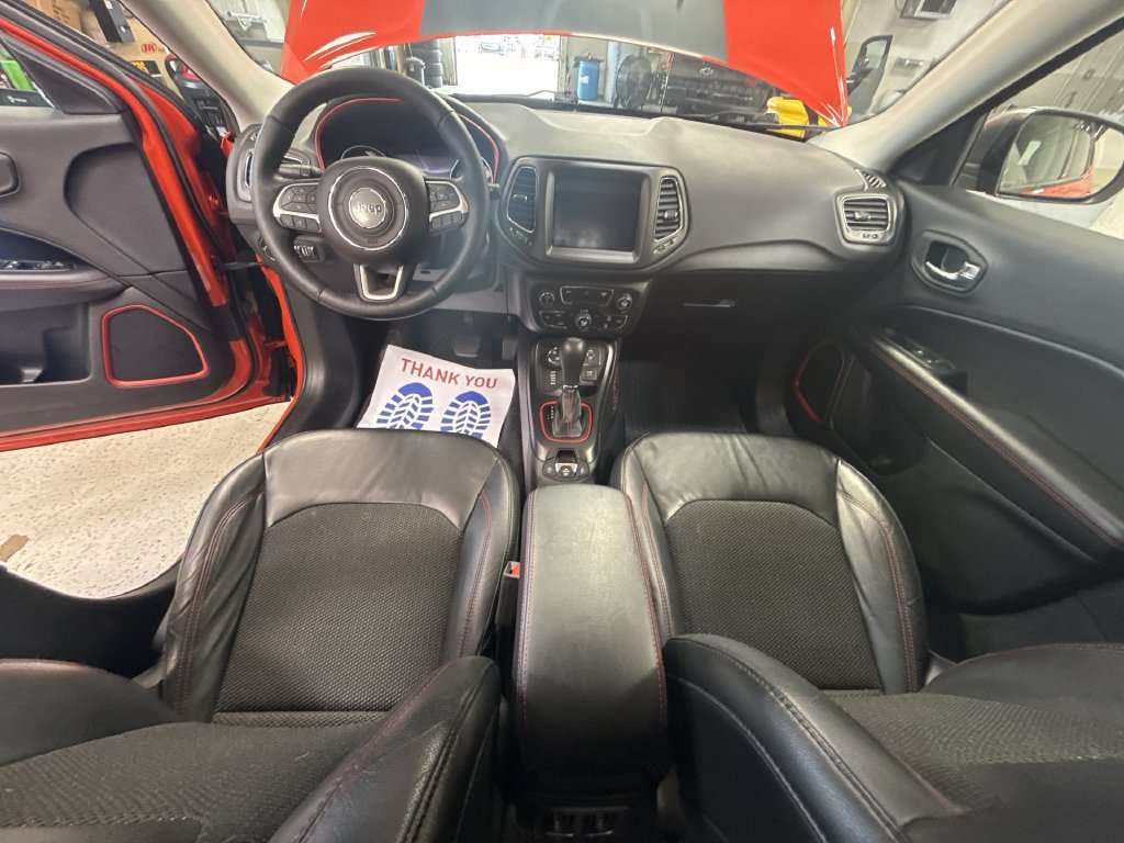 Used 2018 Spitfire Orange Clearcoat Jeep Trailhawk image 27