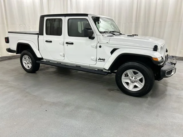Used 2021 White Jeep Sport image 1