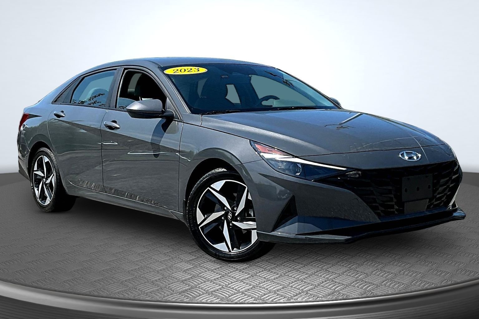 Used 2023 Gray Hyundai SEL image 2