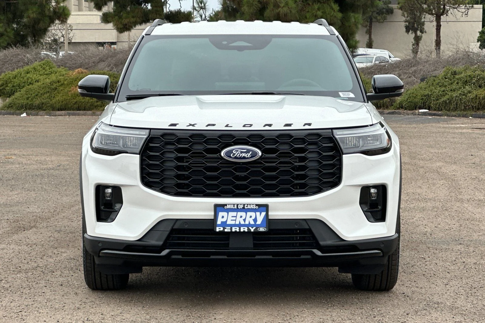 New 2026 Star White Metallic Tri-Coat Ford ST-Line image 5