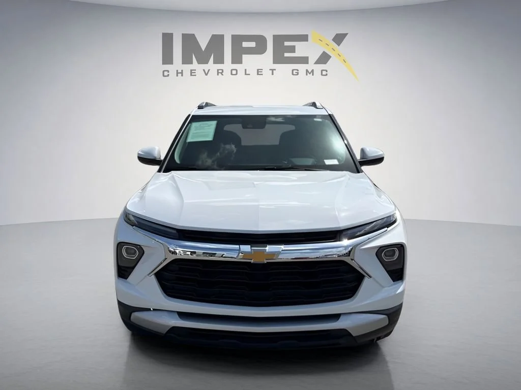 Used 2025 Summit White Chevrolet LT image 8