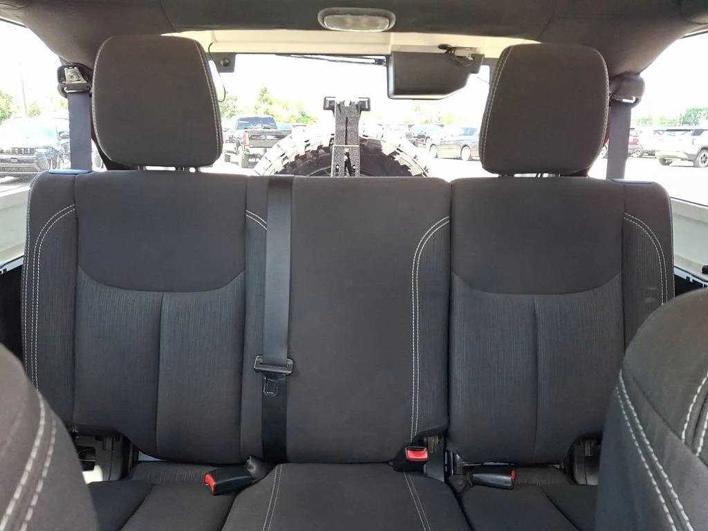 Used 2018 Bright White Clearcoat Jeep Sahara image 20