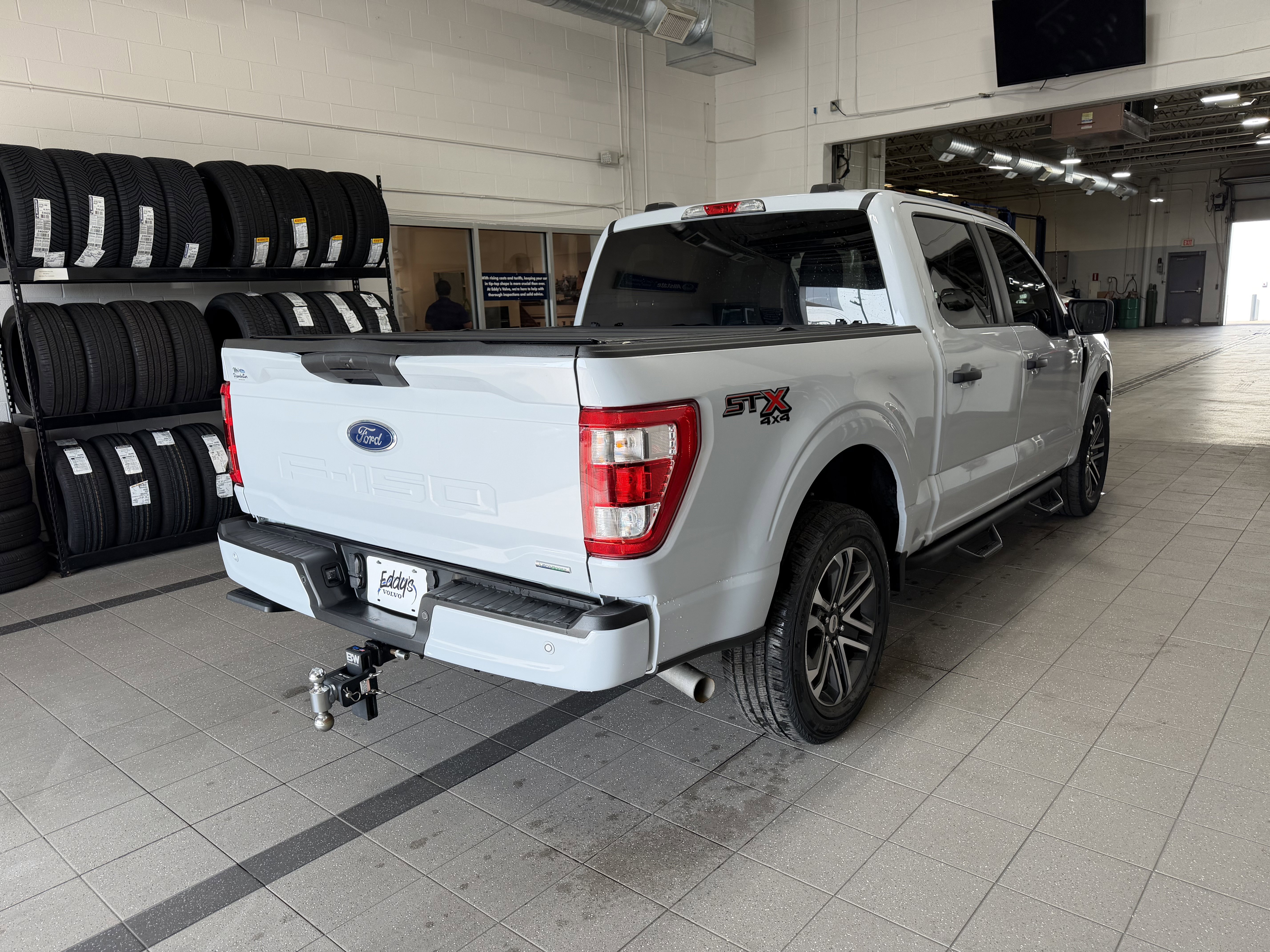 Used 2022 White Metallic Ford XL image 9