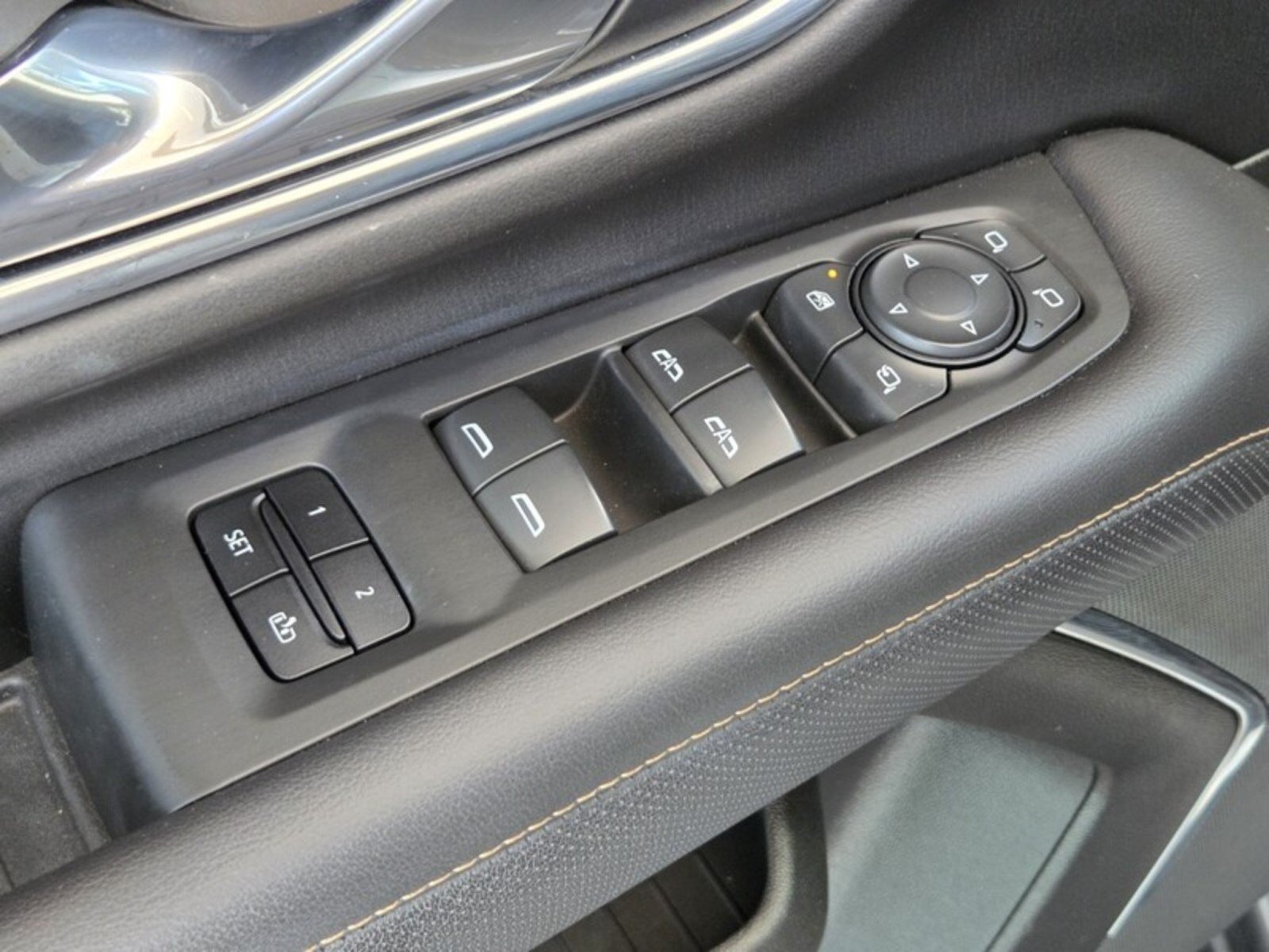 Used 2021 White Frost Tricoat GMC AT4 image 27