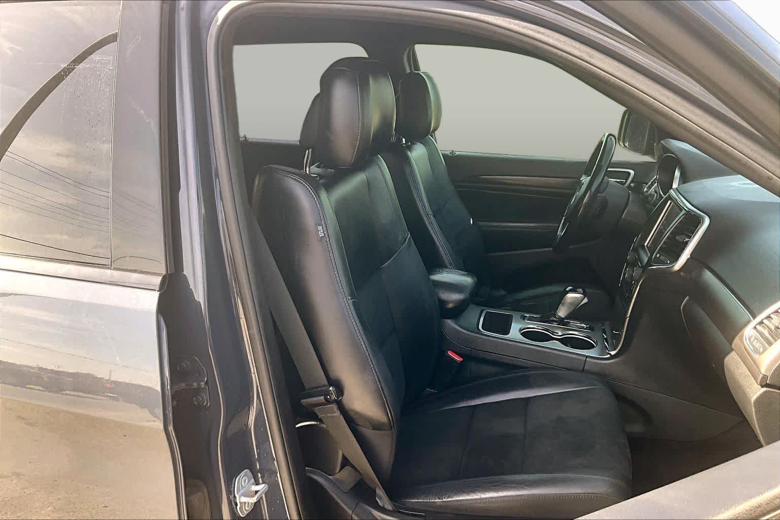 Used 2018 Rhino Clear Coat Jeep Altitude image 9