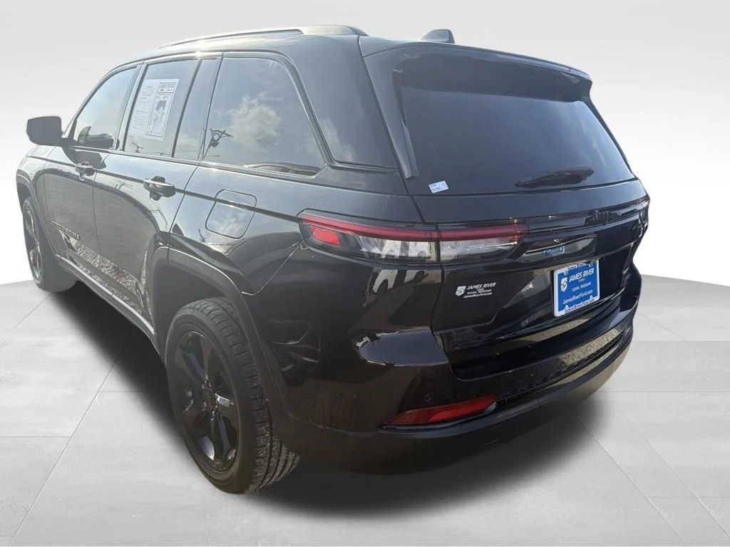 Used 2023 Diamond Black Jeep Limited image 36
