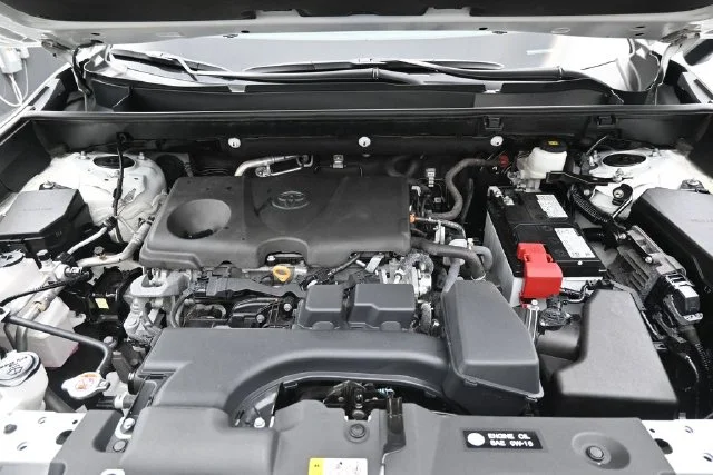 Used 2025 White Toyota XLE image 30