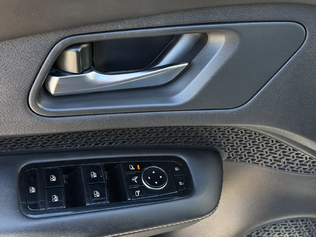Used 2023  Nissan VENTURE+ image 25