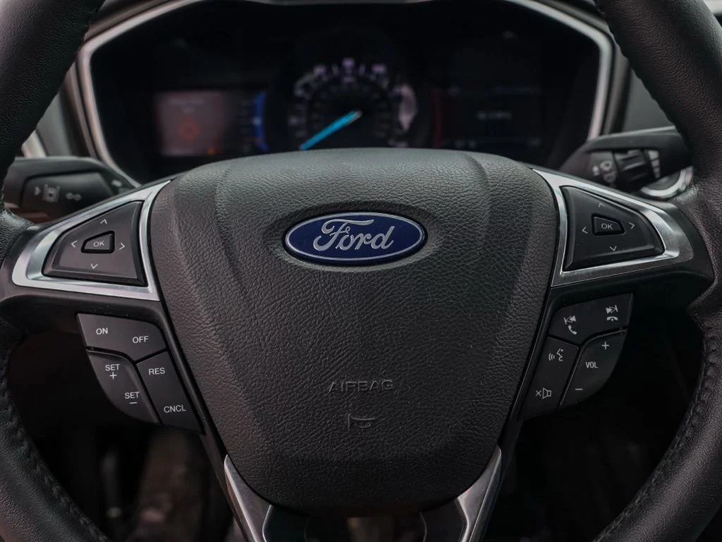 Used 2020 Gray Ford SEL image 23