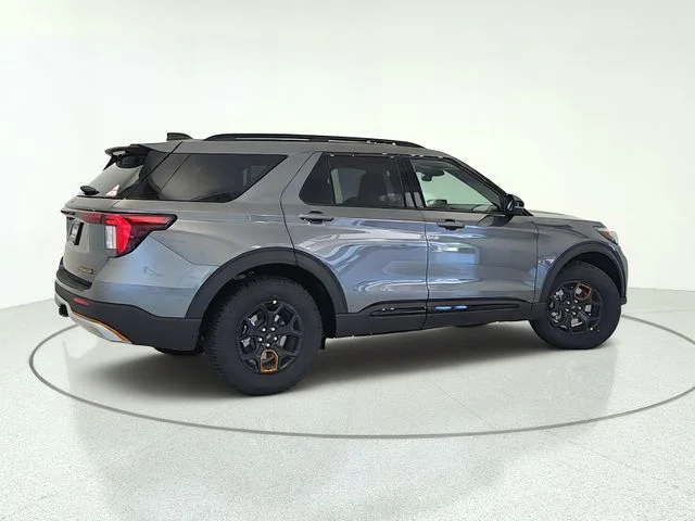 New 2026 Carbonized Gray Metallic Ford Tremor® image 6