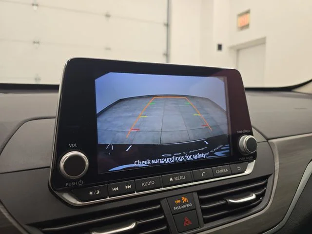 Used 2025 Super Black Clearcoat Nissan 2.5 SV image 23
