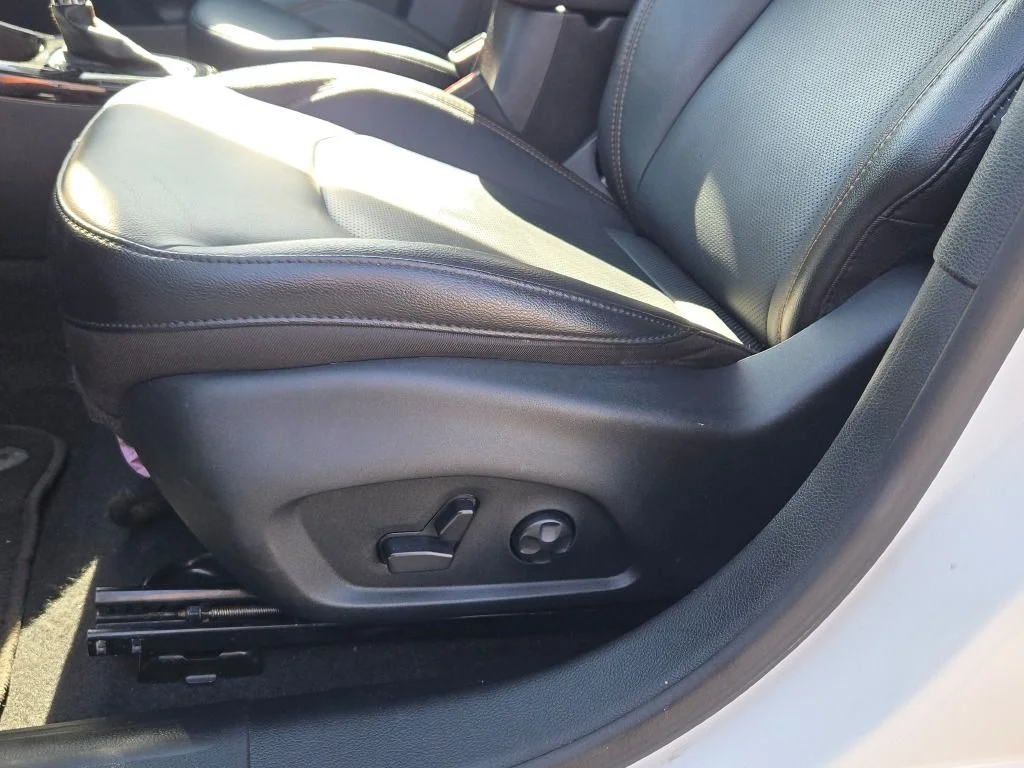Used 2020 White Jeep Limited image 23