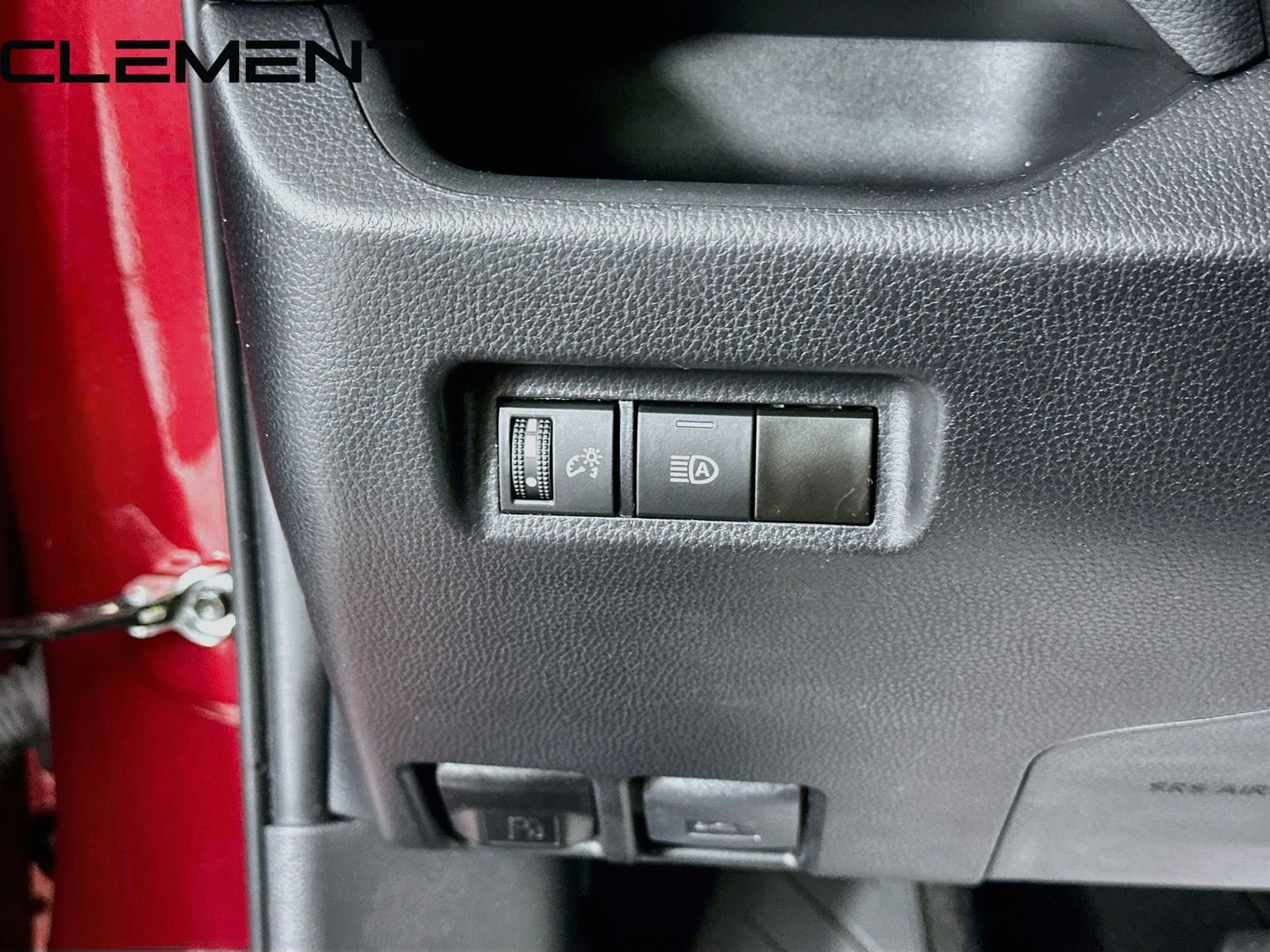 2024 Toyota RAV4 LE - Photo 13