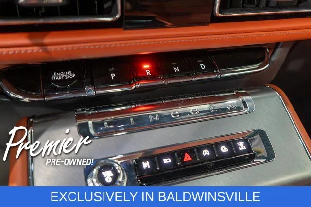 Used 2025 White Lincoln Reserve image 37