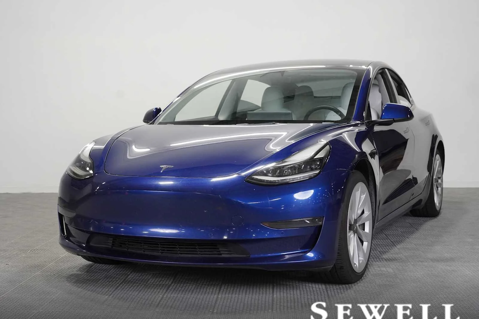 2021 Tesla Model 3 Standard Range Plus's photo