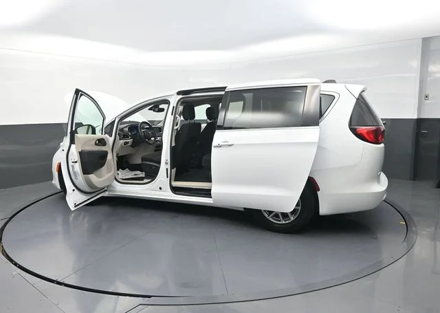 Used 2024 White Chrysler LX image 35