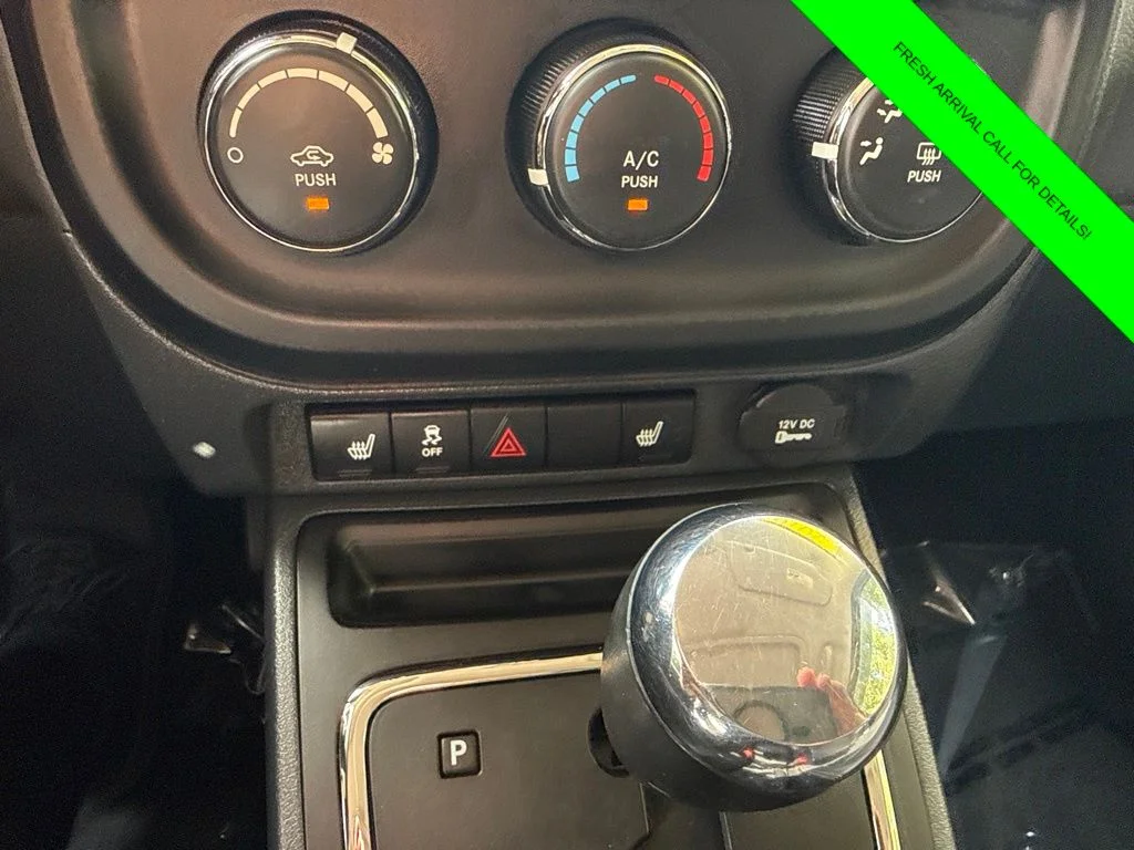 Used 2016 Crystal Metallic Jeep Latitude image 28
