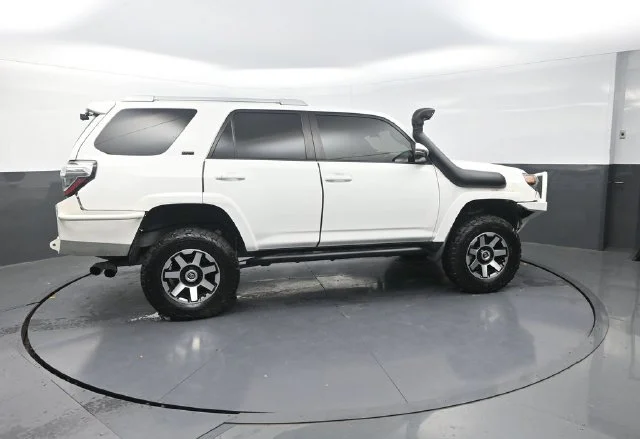 Used 2016 White Toyota SR5 Premium image 9