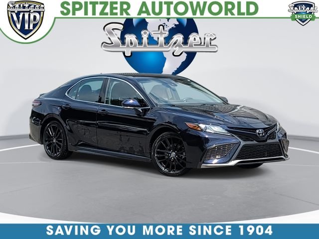 Used 2022  Toyota XSE image 1